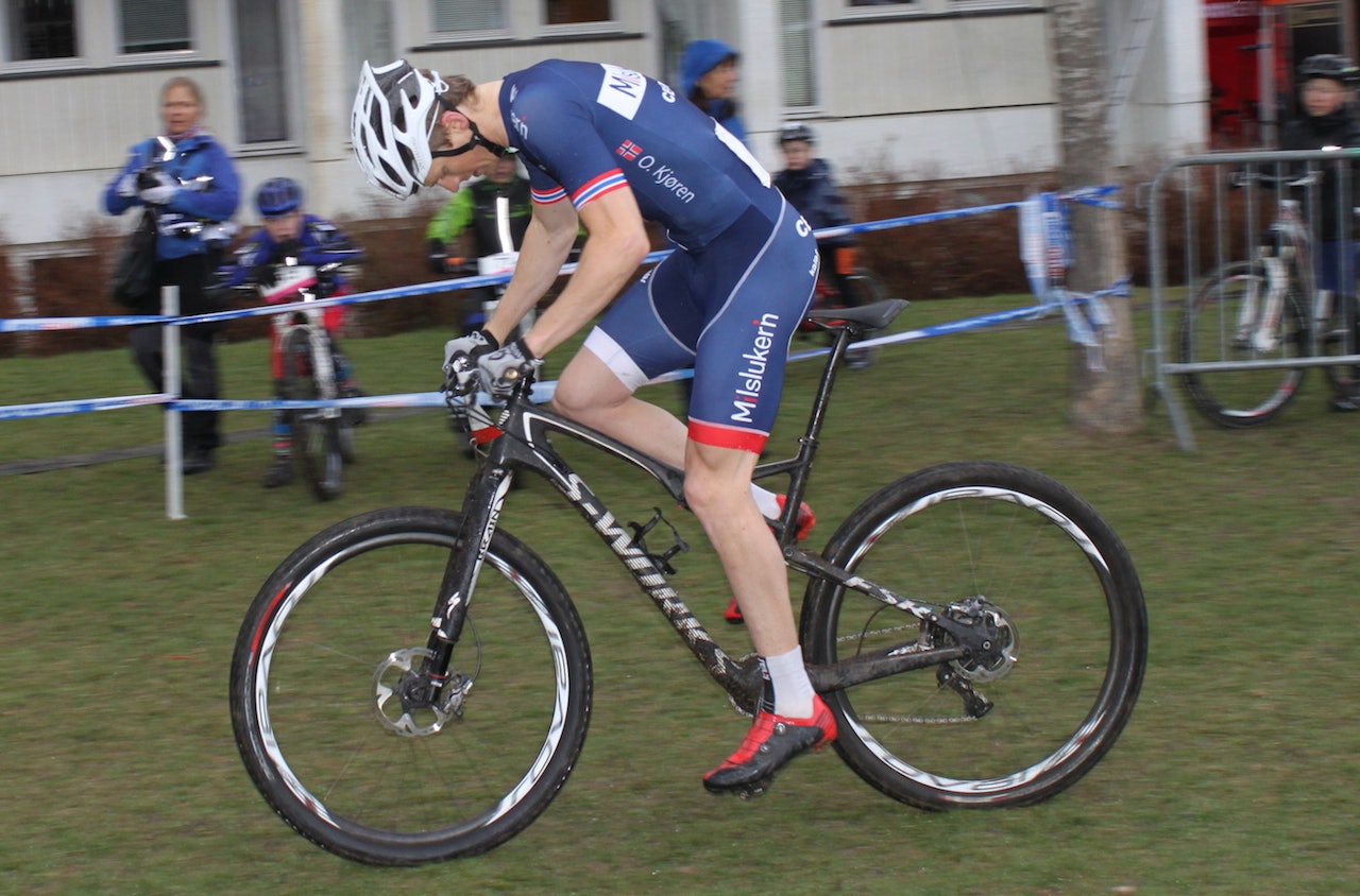 Ola Kjøren fra Team MIlslukern har fortsatt gamle kunster i behold sjøl om han nå satser på maraton. Foto: Brynjar Åmot/NCF Ola Kjøren fra Team MIlslukern har fortsatt gamle kunster i behold sjøl om han nå satser på maraton. Foto: Brynjar Åmot/NCF
