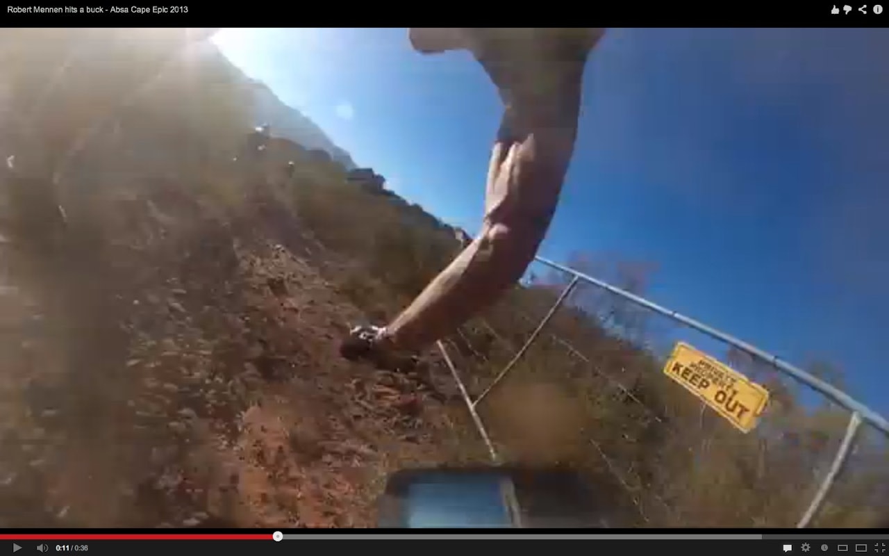 SEKUNDER FRA KATASTROFE: Her blir Robert Mennen stanget ned av en impala. SEKUNDER FRA KATASTROFE: Her blir Robert Mennen stanget ned av en impala.