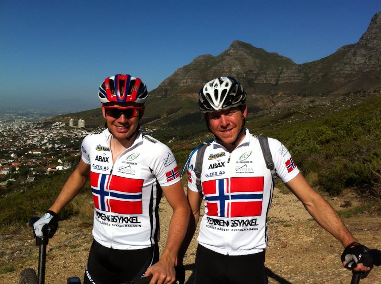 TOPPLAG:Saw og Manengen er Norges beste maratonsyklister. I årets Cape Epic kjemper de med hverandre snarere enn mot hverandre. Terrengsykkel er med på turen. TOPPLAG:Saw og Manengen er Norges beste maratonsyklister. I årets Cape Epic kjemper de med hverandre snarere enn mot hverandre. Terrengsykkel er med på turen.