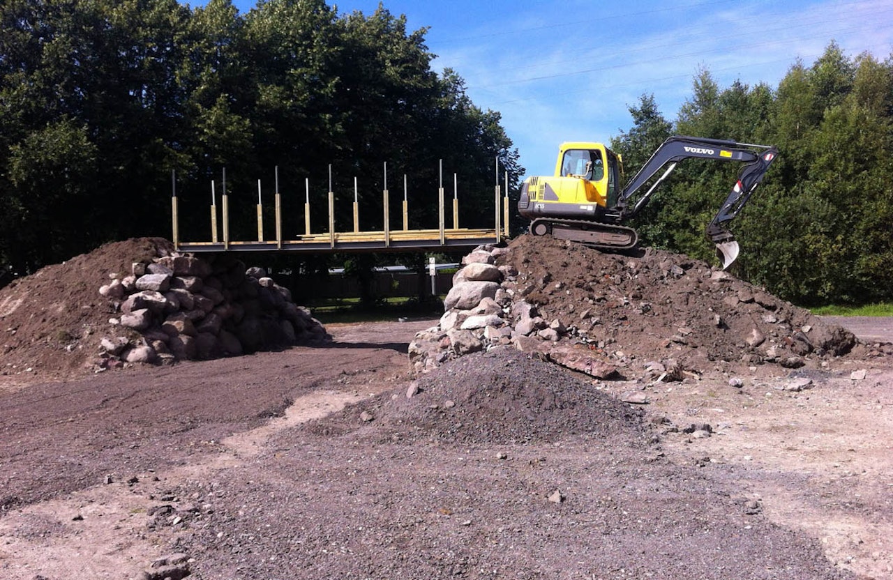 Leker ikke: Horten Sykkelklubb leker ikke dugnad. Gravemaskin må til. Leker ikke: Horten Sykkelklubb leker ikke dugnad. Gravemaskin må til.