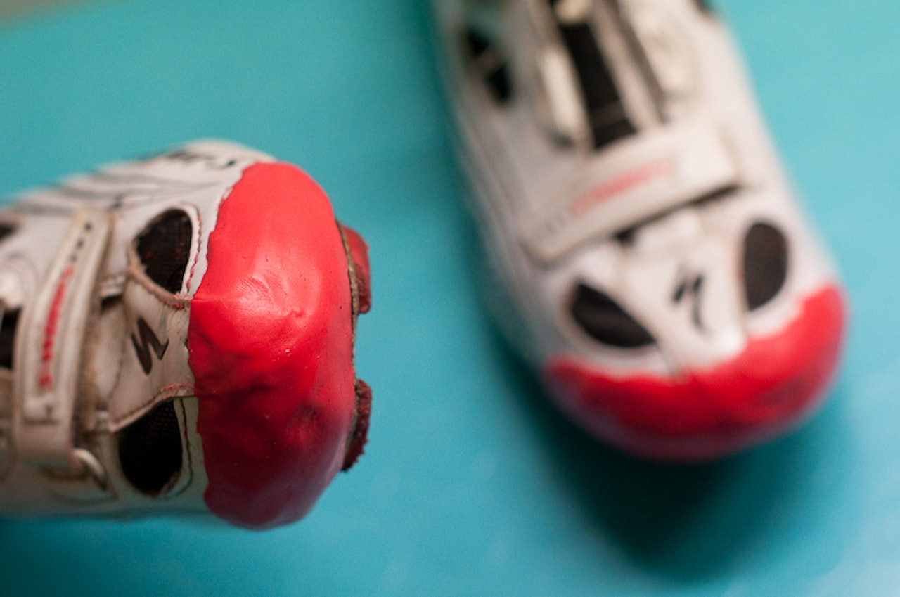 FIKS: Myk Sugru rundt tuppen kan fikse en nesten utslitt sko. FIKS: Myk Sugru rundt tuppen kan fikse en nesten utslitt sko.