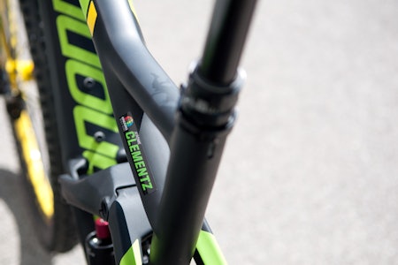 VERDENSMESTER: Jerome Clementz er verdens beste enduro-syklist og kan ha navnet sitt og logoen til Enduro World Series på sykkelen med god samvittighet. VERDENSMESTER: Jerome Clementz er verdens beste enduro-syklist og kan ha navnet sitt og logoen til Enduro World Series på sykkelen med god samvittighet.
