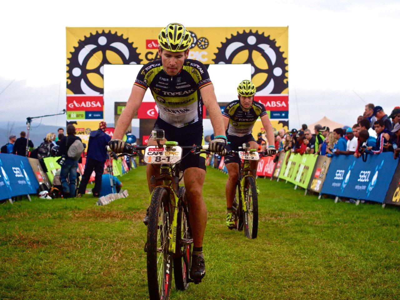 Solid ledelse:Robert Mennen og Kristian Hynek leder med over 10 minutter til neste lag, Christoph Sauser og Frantisek Rabon Solid ledelse:Robert Mennen og Kristian Hynek leder med over 10 minutter til neste lag, Christoph Sauser og Frantisek Rabon