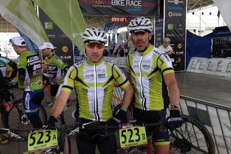 Team Trimtex med Frode Røsand (til venstre) og Kjell Karlsen har funnet suksessformelen kjørt seg inn på pallen i klassen Master 40 etter tre av seks etapper i Andalucia Bike Race. Foto: Privat