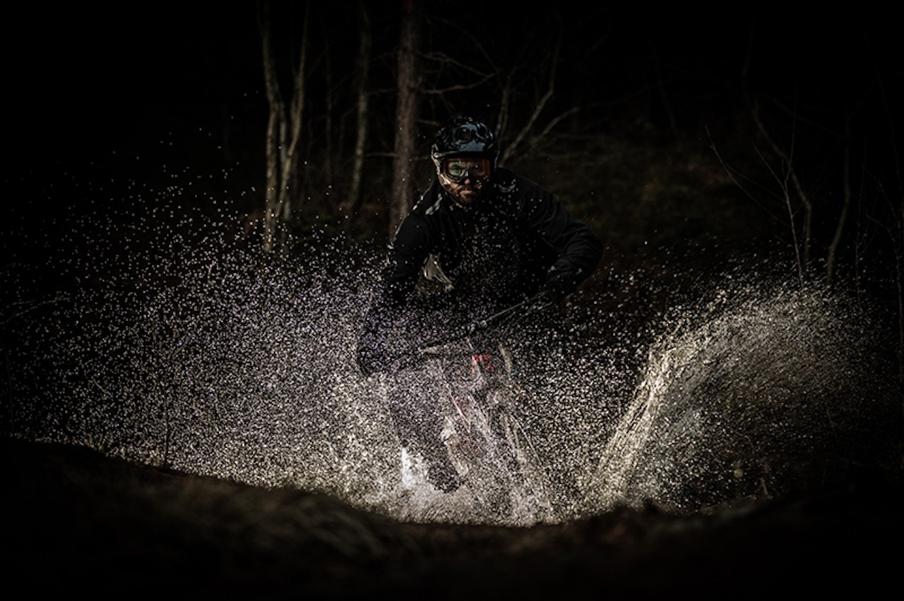 Illsint, neida: Om blikk kunne drepe, ville kameraet til Svenn vært ille ute. Illsint, neida: Om blikk kunne drepe, ville kameraet til Svenn vært ille ute.