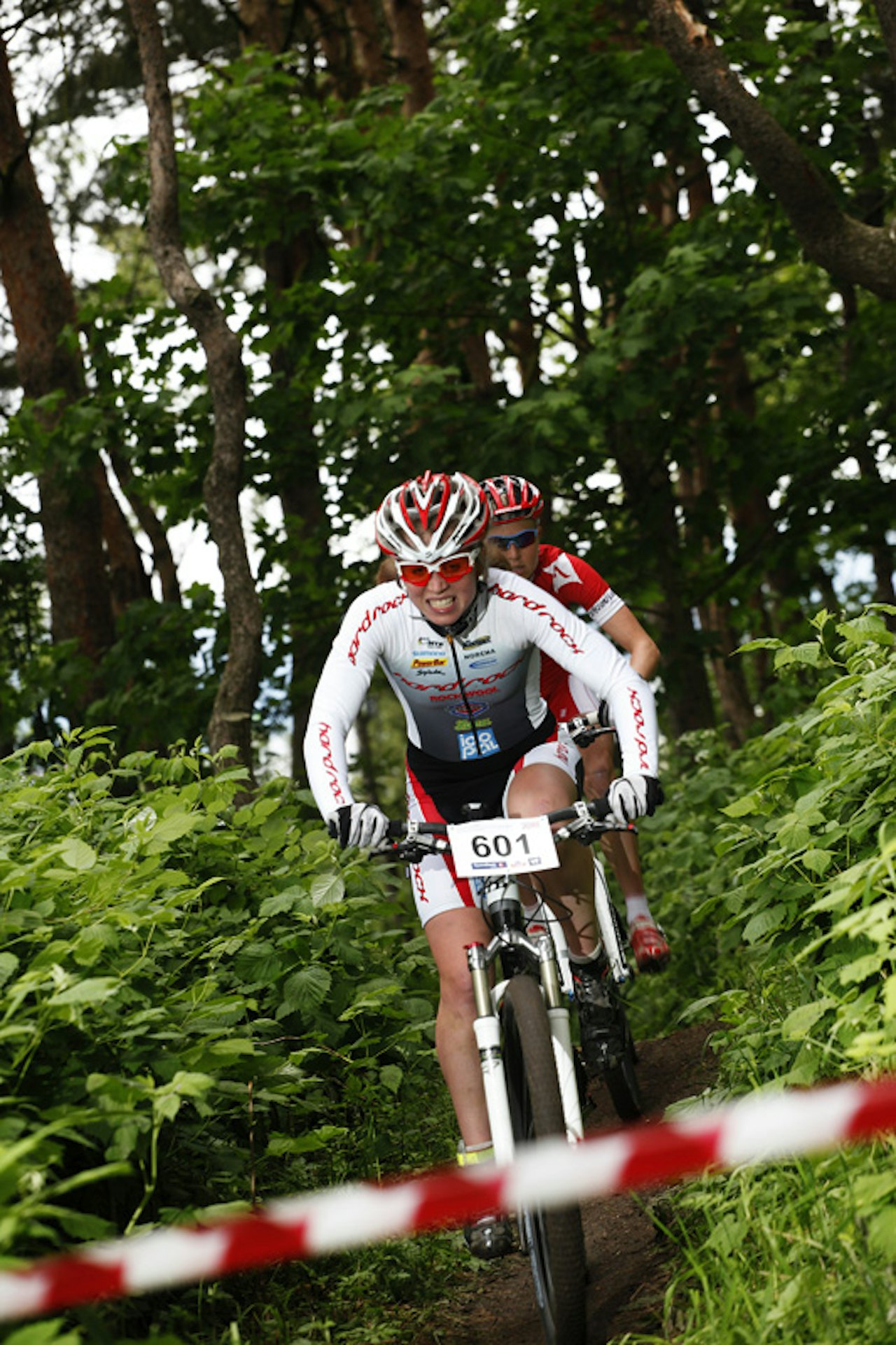SØLV OG GULL: Elisabet Sveum leder an foran Lene Byberg. SØLV OG GULL: Elisabet Sveum leder an foran Lene Byberg.
