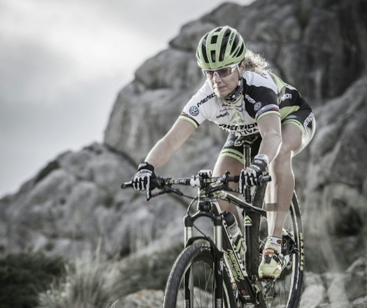 ALDER INGEN HINDRING: At Gunn-Rita har rundet 40, har ikke gjort henne mer pysete, snarere tvert i mot. Foto: Multivan Merida Biking Team ALDER INGEN HINDRING: At Gunn-Rita har rundet 40, har ikke gjort henne mer pysete, snarere tvert i mot. Foto: Multivan Merida Biking Team