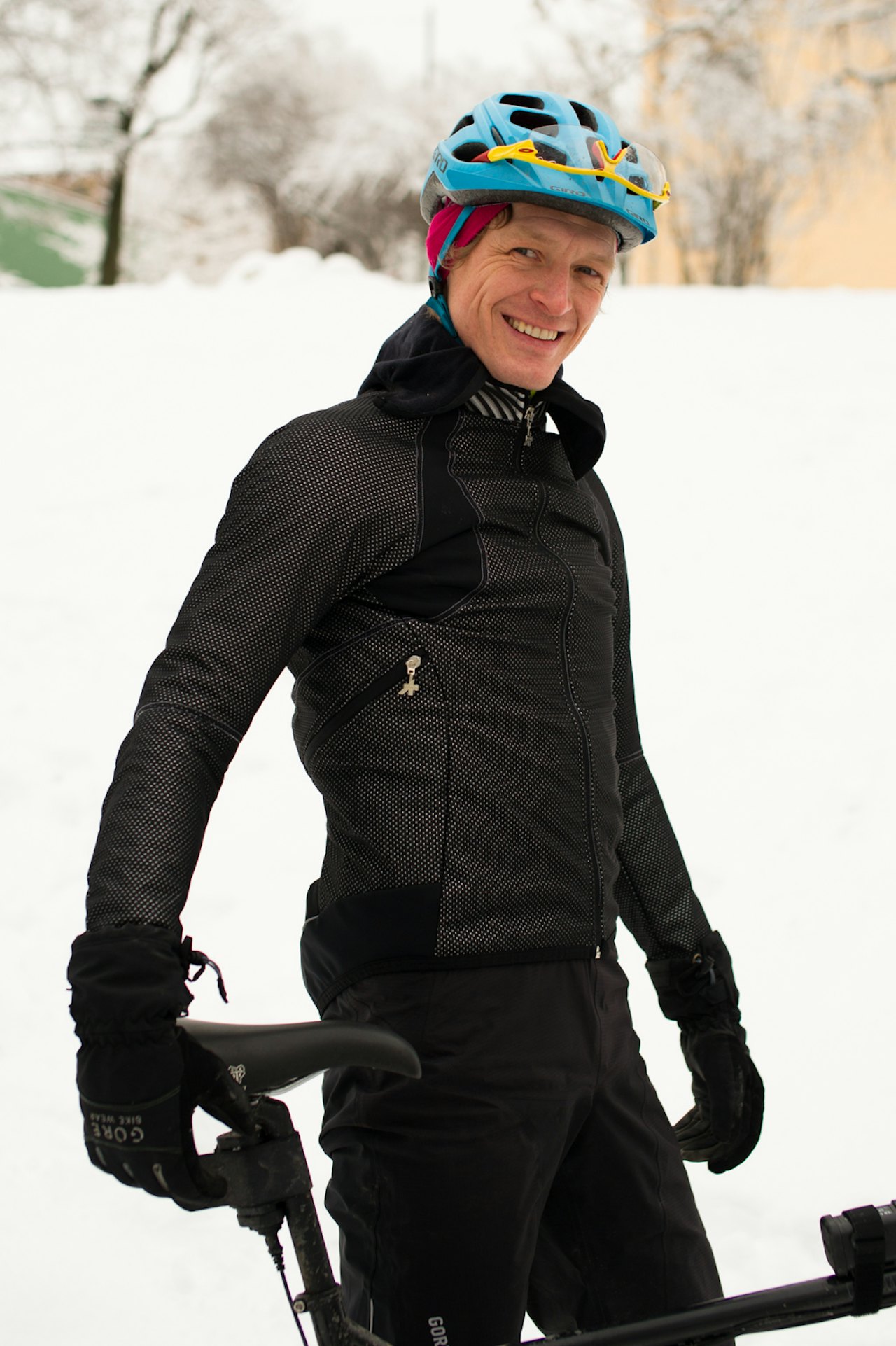 NÅR SNØEN LAVER NED: Da trives klærne fra fugu-serien best. Dette er sykkeltøy for tørre og kalde vinterdager. NÅR SNØEN LAVER NED: Da trives klærne fra fugu-serien best. Dette er sykkeltøy for tørre og kalde vinterdager.