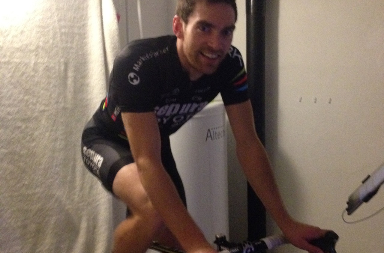 MÅLRETTET: Vidar Mehl er godvenn med rulla, og tilbringer mange timer i uka på treningsrommet i kjelleren. Det skal gi uttelling til sommeren. Foto: Privat treningstips sykkel rulle vidar mehl