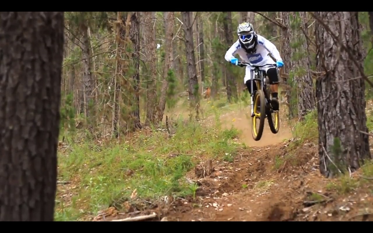 HILLSEN: Når verdens kanskje tøffeste utforsyklist bytter lag skaper det blest. HILLSEN: Når verdens kanskje tøffeste utforsyklist bytter lag skaper det blest.