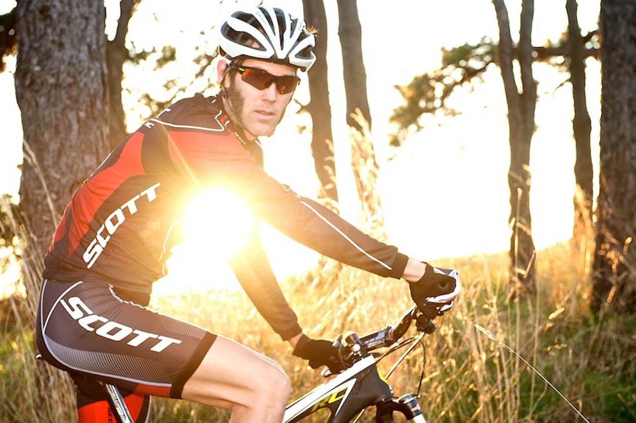 KABOOM: Geoff Kabush har i en årrekke vært det store nord-amerikanske håpet. Nå går han til Europa for sykkelhjelp. KABOOM: Geoff Kabush har i en årrekke vært det store nord-amerikanske håpet. Nå går han til Europa for sykkelhjelp.