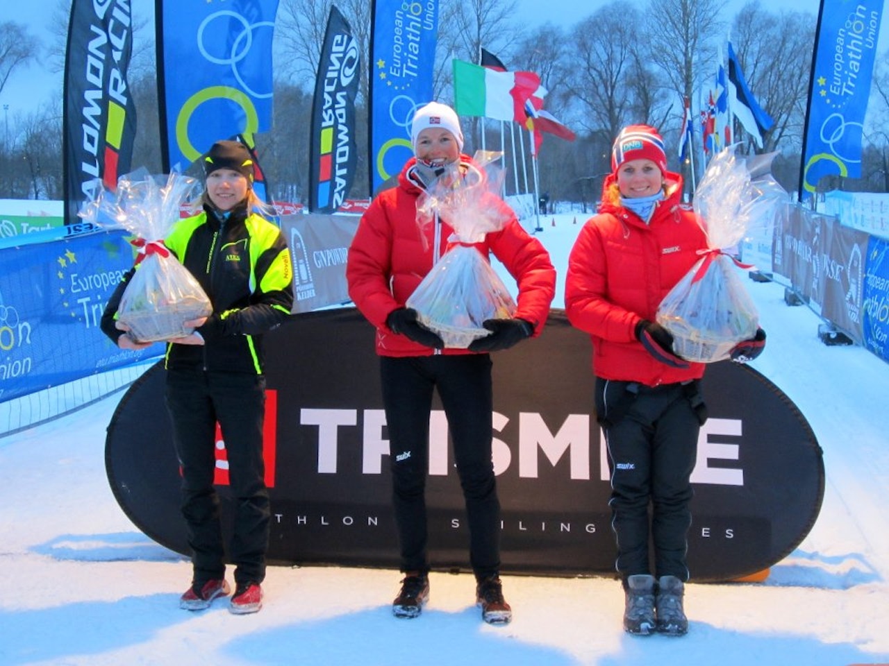 TERRENGSYKLISTER PÅ TOPP: De norske jentene viser at de ikke bare kan sykle, men også er resere på ski og i løping. Fra venstre: Helena Erbenova, Borghild Løvset og Elisabeth Sveum. TERRENGSYKLISTER PÅ TOPP: De norske jentene viser at de ikke bare kan sykle, men også er resere på ski og i løping. Fra venstre: Helena Erbenova, Borghild Løvset og Elisabeth Sveum.