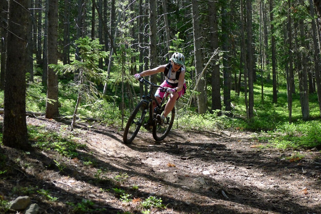 BERGTATT: Rikke Westvig ble bergtatt av enduro-konseptet i fjor sommer, og denne sesongen satser hun for fullt. Foto: Øystein Haugen BERGTATT: Rikke Westvig ble bergtatt av enduro-konseptet i fjor sommer, og denne sesongen satser hun for fullt. Foto: Øystein Haugen