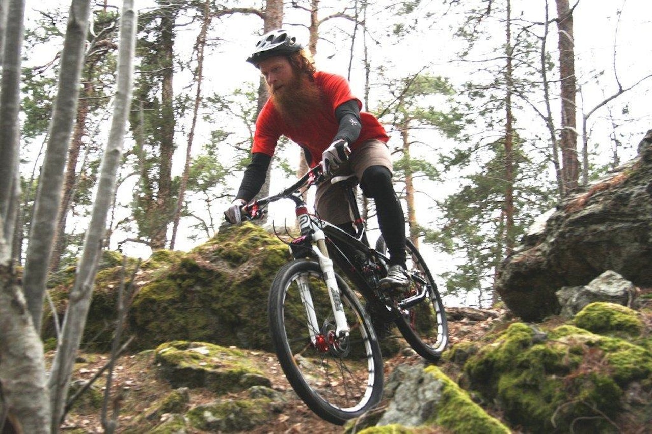 STIHUND: Aslak Mørstad holder til daglig kurs i stisykling, lørdag inviterer han til Fastride og demosykling på hjemmebanen. STIHUND: Aslak Mørstad holder til daglig kurs i stisykling, lørdag inviterer han til Fastride og demosykling på hjemmebanen.