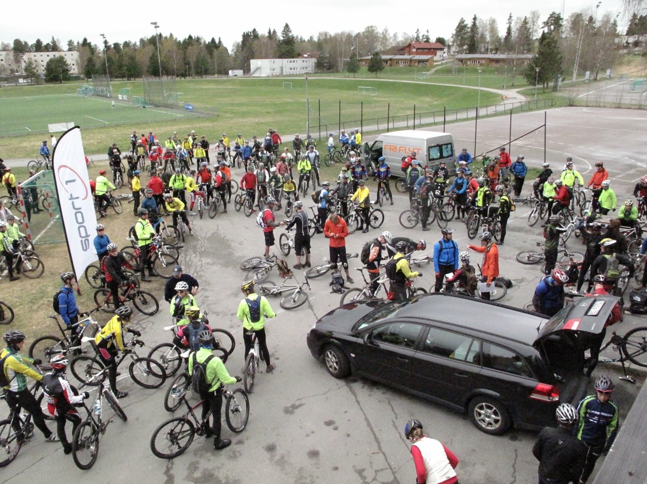 SPENT: Om lag 200 terrengsyklister ble med på gjennomsyklingen torsdag. SPENT: Om lag 200 terrengsyklister ble med på gjennomsyklingen torsdag.