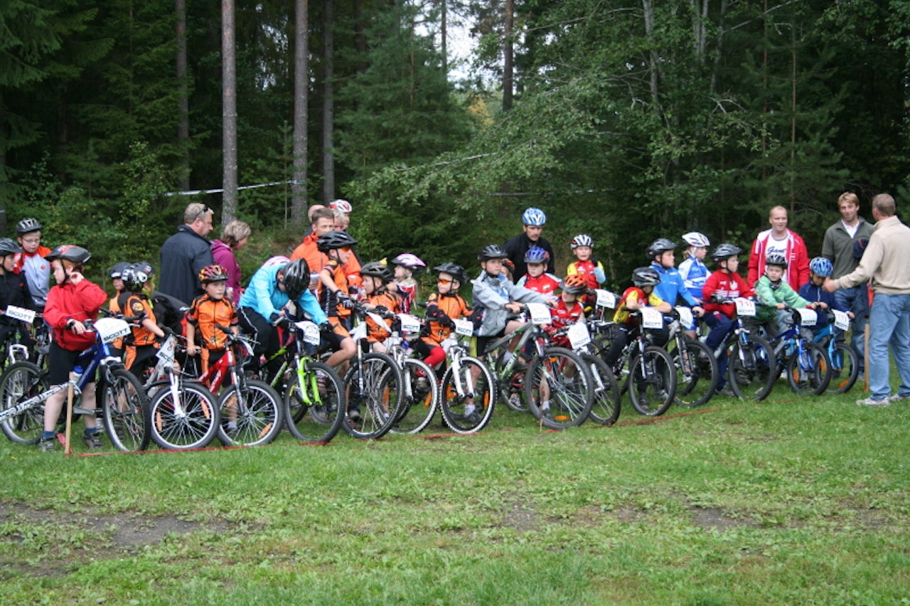 Scott Cup vil også i 2012 være viktig for rekrutteringa av nye og talentfulle terrengsyklister. Her fra et tidligere ritt på Hønefoss. Foto: Skjermdump, Ringerike SK. Scott Cup vil også i 2012 være viktig for rekrutteringa av nye og talentfulle terrengsyklister. Her fra et tidligere ritt på Hønefoss. Foto: Skjermdump, Ringerike SK.