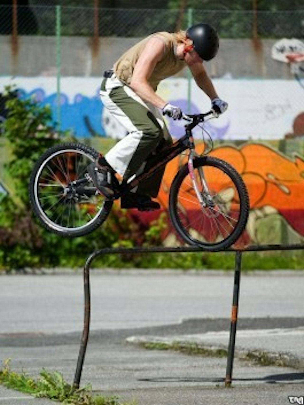 RÅSKINN: Thomas Remvik Aasen er en av de råeste på trial-sykkel. Se han på Haraløkka. RÅSKINN: Thomas Remvik Aasen er en av de råeste på trial-sykkel. Se han på Haraløkka.