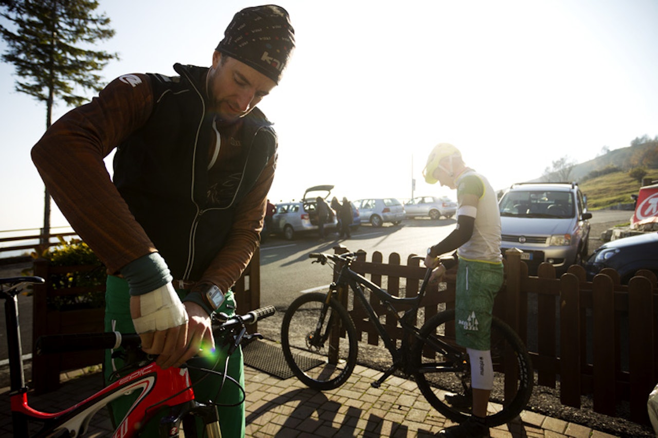 Pauser brukes til å bytte sykler, og justere trykk i dempere, høyde på styre osv. Pauser brukes til å bytte sykler, og justere trykk i dempere, høyde på styre osv.