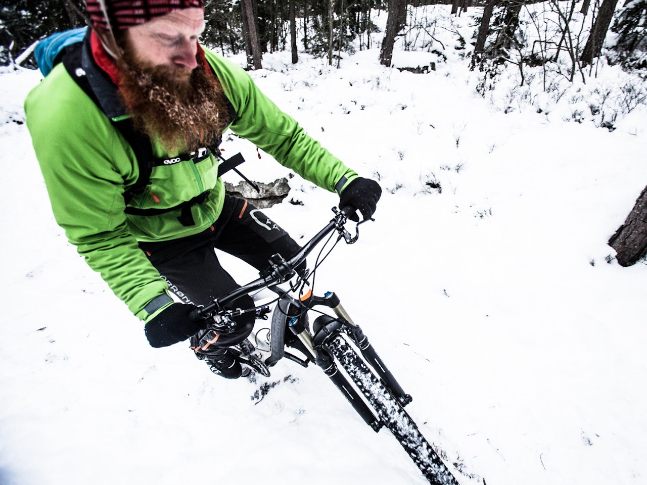 MINDRE FRIKSJON: Du må rett og slett være litt mer følsom på foten når det er glatt på bakken. Bilde: Christian Nerdrum MINDRE FRIKSJON: Du må rett og slett være litt mer følsom på foten når det er glatt på bakken. Bilde: Christian Nerdrum