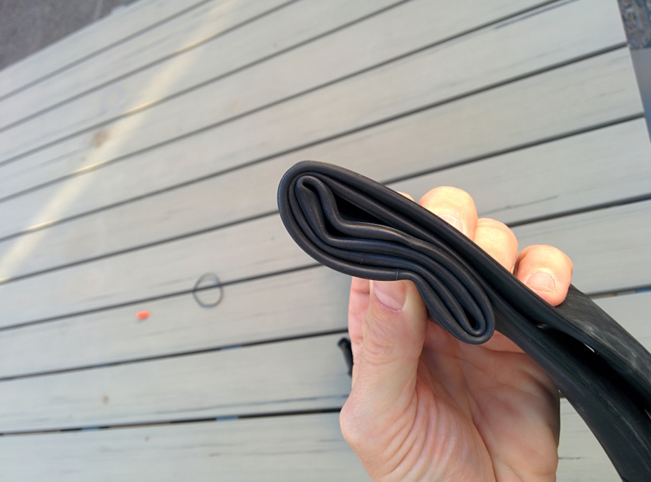 RULL STRAMT: Ruller du slangen riktig? Sjekk her.  sykkelslange pakke punktering