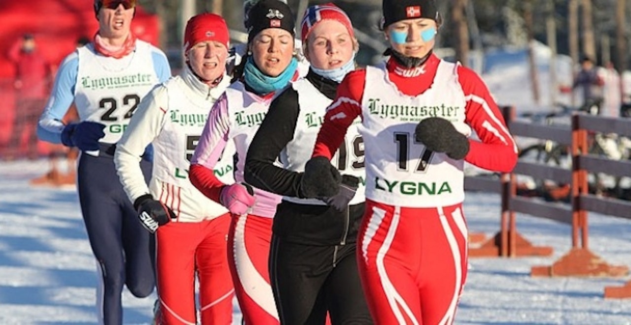 TERRENGSYKLISTER I TET: Elisabeth Sveum og Hanne Trønnes er allsidige idrettsutøvere, og sikret seg de to øverste pallplassene under helgens NM i vintertriathlon. Foto: triathlon.no/Heming Leira. TERRENGSYKLISTER I TET: Elisabeth Sveum og Hanne Trønnes er allsidige idrettsutøvere, og sikret seg de to øverste pallplassene under helgens NM i vintertriathlon. Foto: triathlon.no/Heming Leira.