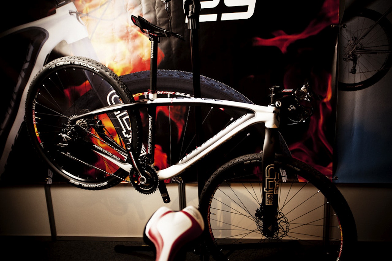 IKKE BARE TIL PYNT: Høyt henger den, men sur er den definitivt ikke. Neste år er denne superlettvekteren tilgjengelig i Norge. IKKE BARE TIL PYNT: Høyt henger den, men sur er den definitivt ikke. Neste år er denne superlettvekteren tilgjengelig i Norge.