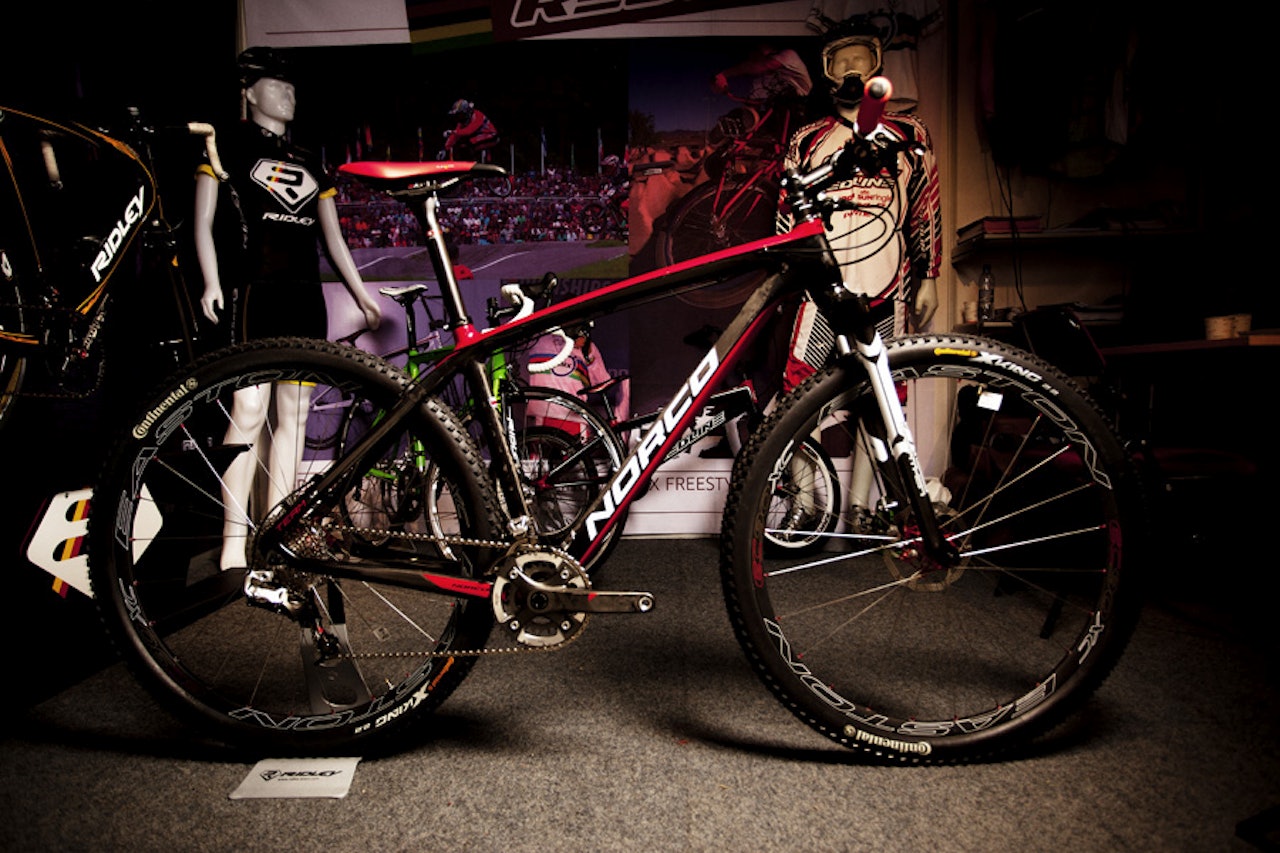 PRODUKTSJEFENS DRØM: Norco Team LE ble laget for å tilfredsstille produktsjefens drøm, og utviklingskostnader var aldri et tema. Sykkelen priser seg likevel likt som andre toppmodeller på markedet. PRODUKTSJEFENS DRØM: Norco Team LE ble laget for å tilfredsstille produktsjefens drøm, og utviklingskostnader var aldri et tema. Sykkelen priser seg likevel likt som andre toppmodeller på markedet.