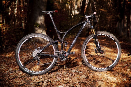STRØKEN PAKKE: Niner Jet 9 RDO kommer med en flott pakke, med komponenter fra blant annet Enve og Acros. Den er også overbevisende bygget. STRØKEN PAKKE: Niner Jet 9 RDO kommer med en flott pakke, med komponenter fra blant annet Enve og Acros. Den er også overbevisende bygget.