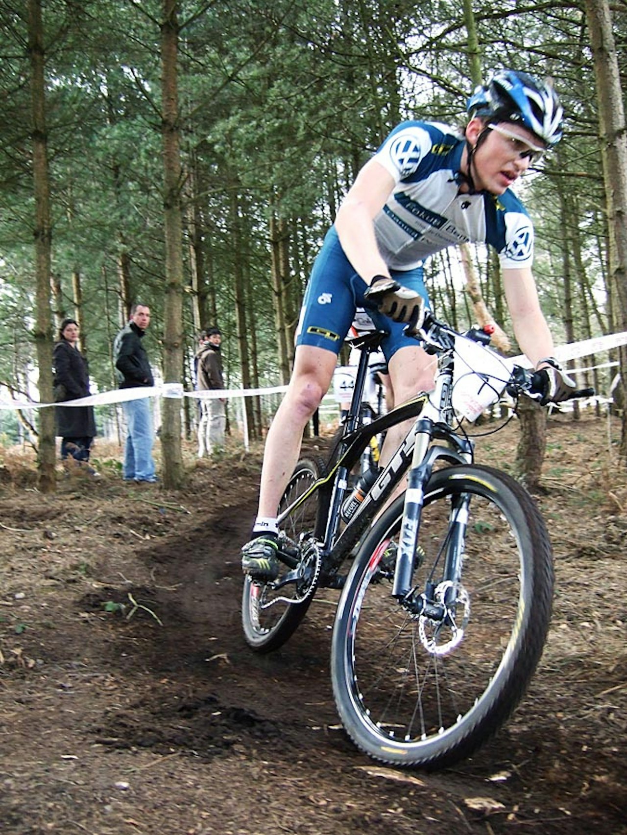 ROBIN HOOD: Ola Kjøren syklet solid i den britiske sesongåpningen i Sherwood-skogen. ROBIN HOOD: Ola Kjøren syklet solid i den britiske sesongåpningen i Sherwood-skogen.