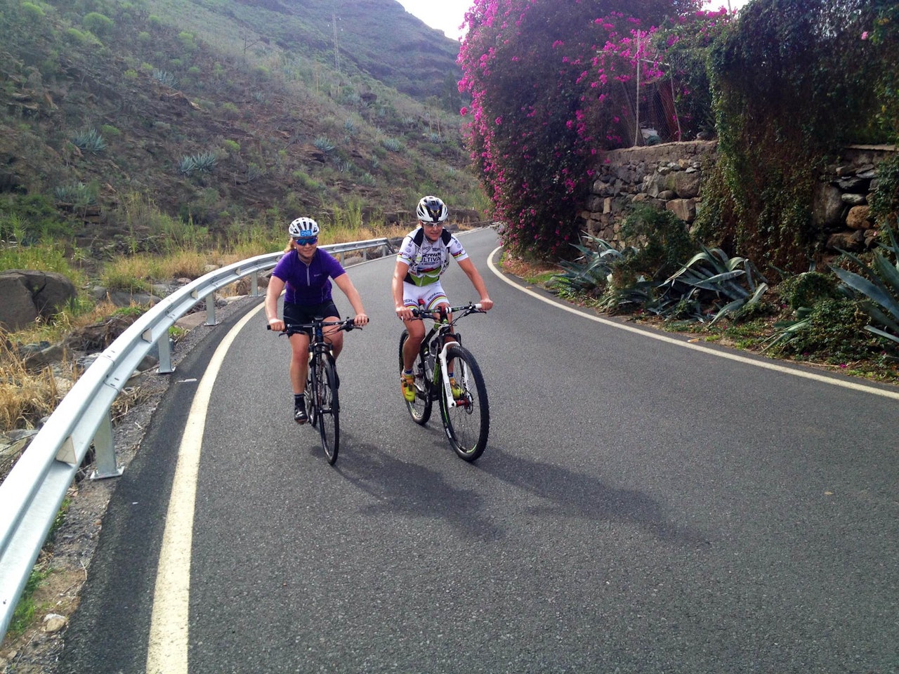 Målestokken:Hva er vel bedre enn å få trene med en av verdens raskeste? På Gran Canaria finner Elisabeth Sveum både gode treningsforhold, og treningskamerater (foto: Kenneth Dahle Flesjå) Målestokken:Hva er vel bedre enn å få trene med en av verdens raskeste? På Gran Canaria finner Elisabeth Sveum både gode treningsforhold, og treningskamerater (foto: Kenneth Dahle Flesjå)