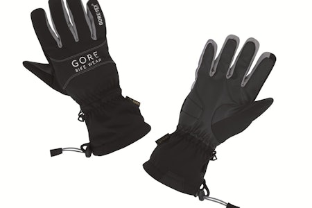 MELLOMVARM: Gore Cross Gloves, passer like godt på begge sider av nullgrensen.