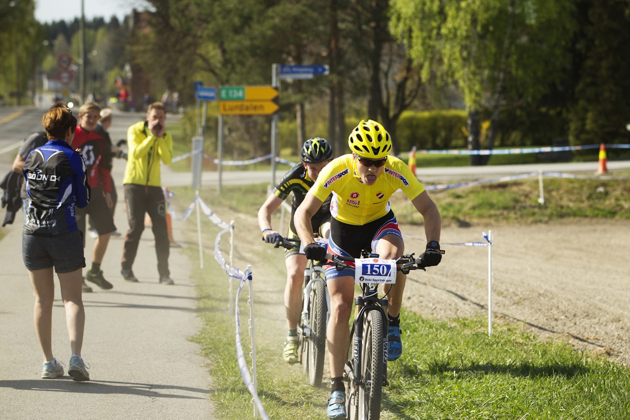 PFØY! Torjus Bern Hansen gisper etter luft i støvet på Darbu under årets Norgescupåpning. Fiskum IL får æren av å starte Norgescupen også i 2015. (foto: Kristoffer H. Kippernes) PFØY! Torjus Bern Hansen gisper etter luft i støvet på Darbu under årets Norgescupåpning. Fiskum IL får æren av å starte Norgescupen også i 2015. (foto: Kristoffer H. Kippernes)
