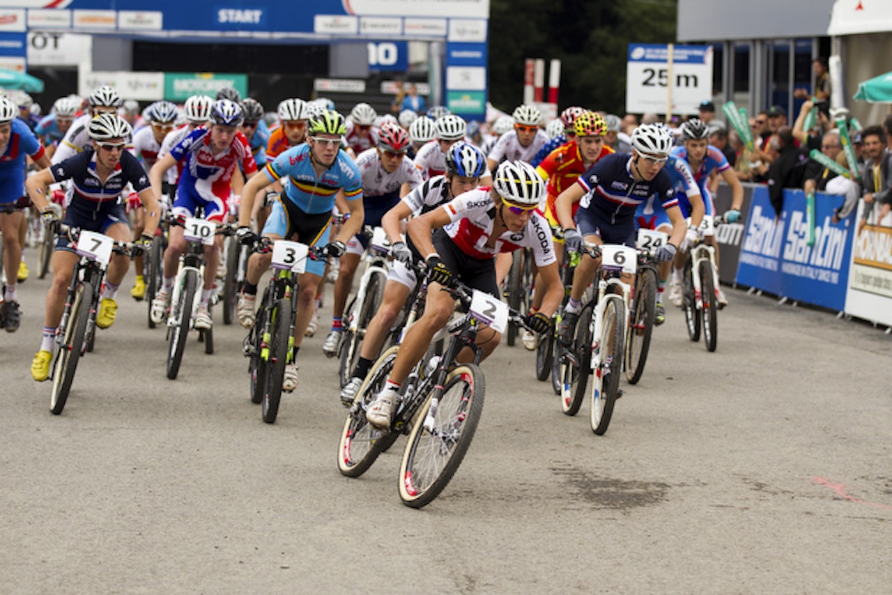 STARTEN: Hjemmefavoritt Nino Schurter hadde en plan og den innebar å gi alt fra start. Foto: Frischi STARTEN: Hjemmefavoritt Nino Schurter hadde en plan og den innebar å gi alt fra start. Foto: Frischi