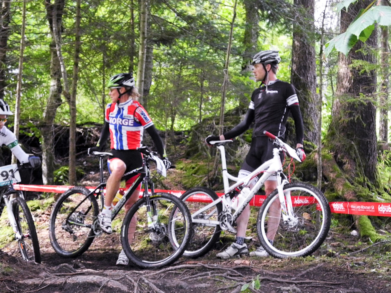 LØYPE-HJELP: Sondre Nordland har tidligere konkurrert i utfor. Nå hjelper han Gunn-Rita med sporvalget. LØYPE-HJELP: Sondre Nordland har tidligere konkurrert i utfor. Nå hjelper han Gunn-Rita med sporvalget.