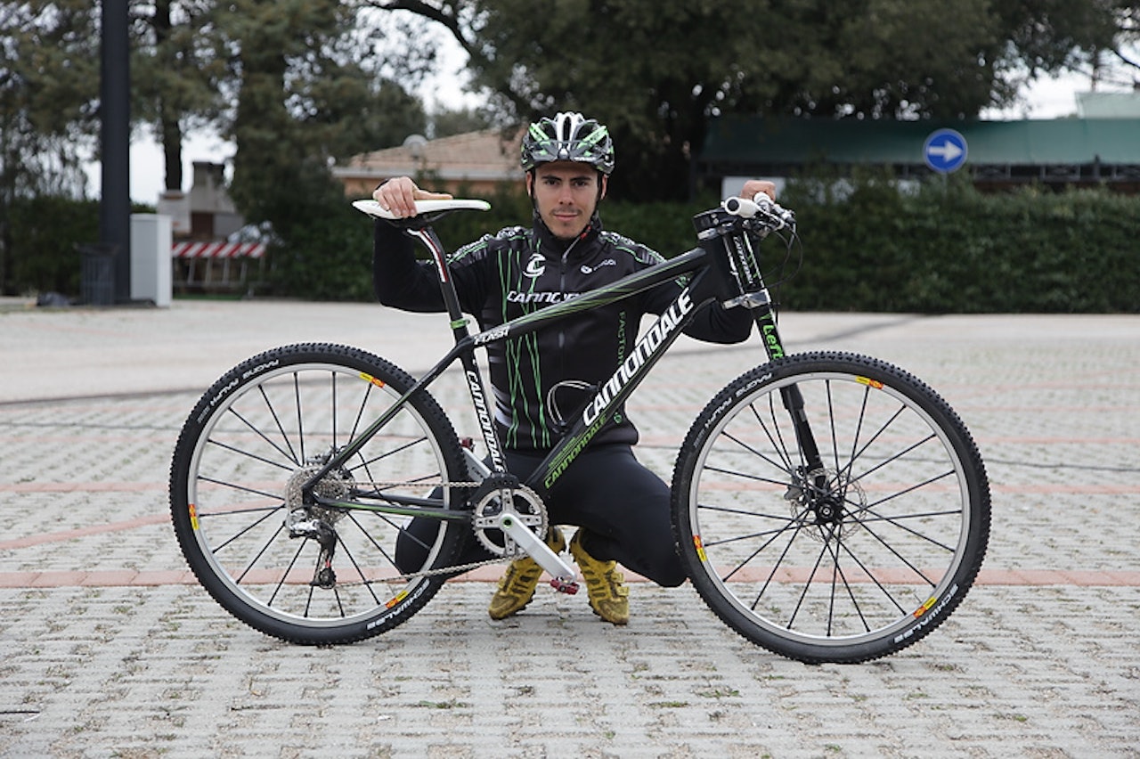 EN MANN OG HANS SYKKEL: 7,7 kilo komplett med pedaler og flaskeholder er matchvekt for Marco Fontanas Cannondale Flash. Alle foto: Colin Eick