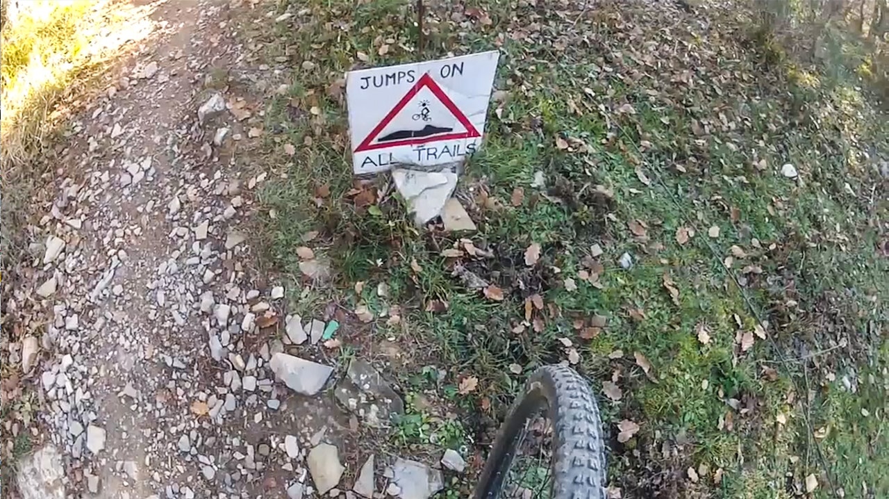 ADVARSEL: Dekkene vil bli luftet på nedturen. ADVARSEL: Dekkene vil bli luftet på nedturen.