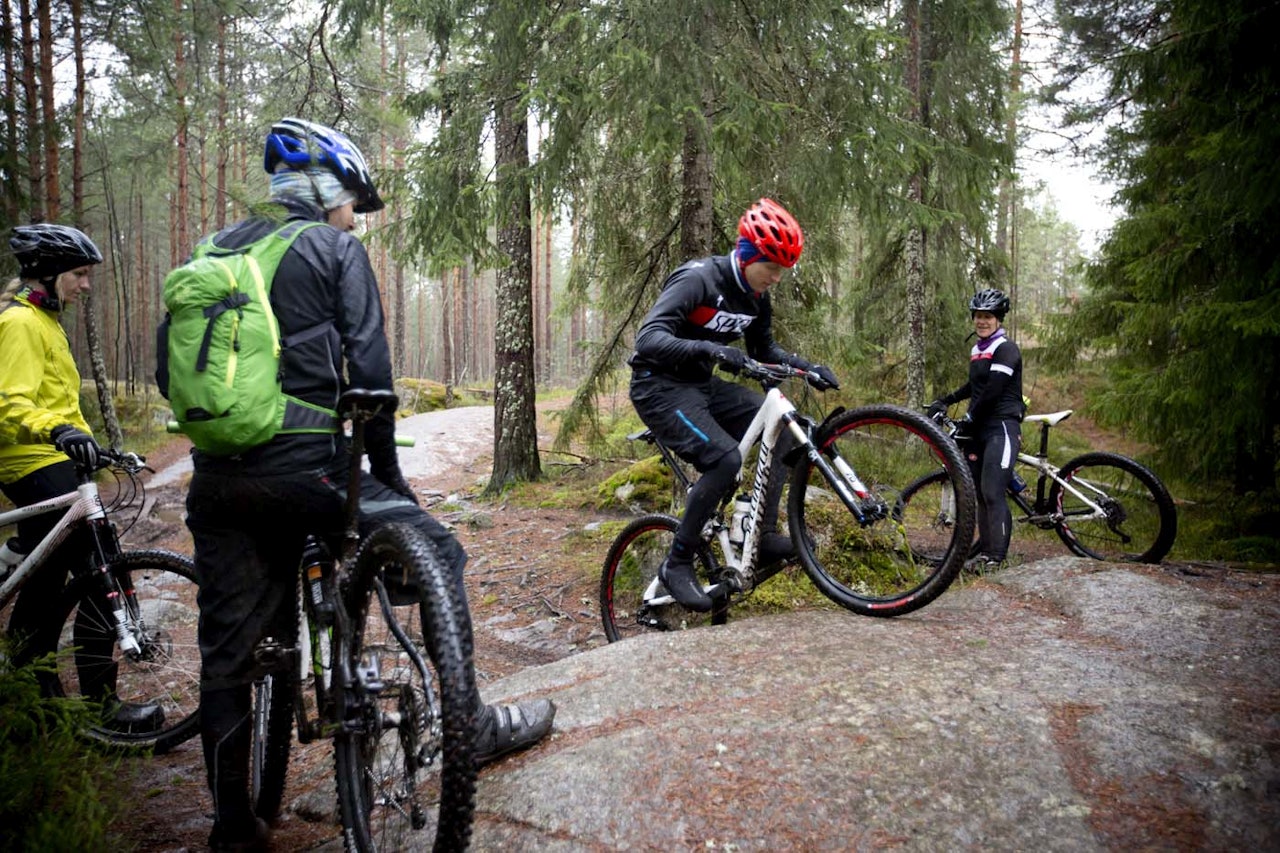 1-2-3: Ola Kjøren demonstrerer sykkelteknikk for Team Terrengsykkel i 2014 1-2-3: Ola Kjøren demonstrerer sykkelteknikk for Team Terrengsykkel i 2014