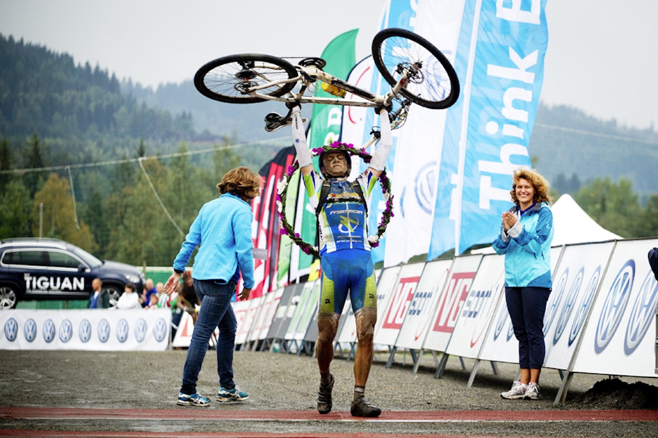 GOD TID: Stian Remme fra Joker Merida hadde god tid over målstreken. Et solobrudd på nesten tre mil og ren kjørestyrke sikret ham seieren i årets Birkebeinerritt. birken birkebeinerrittet