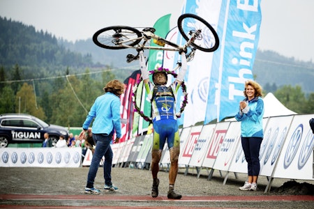 GOD TID: Stian Remme fra Joker Merida hadde god tid over målstreken. Et solobrudd på nesten tre mil og ren kjørestyrke sikret ham seieren i årets Birkebeinerritt. birken birkebeinerrittet