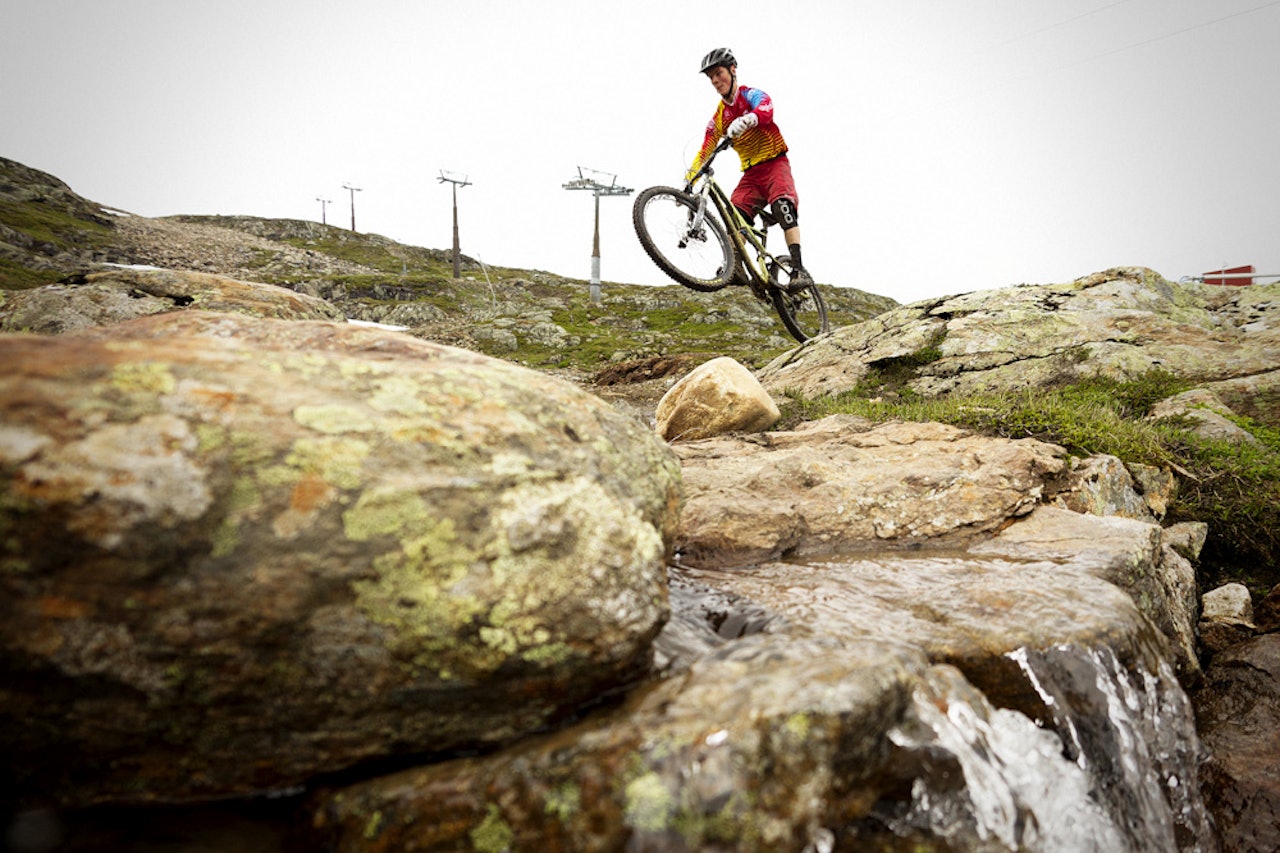 PÅ BAKHJULET: Zakka setter en linje under Scandinavian Photochallenge. PÅ BAKHJULET: Zakka setter en linje under Scandinavian Photochallenge.