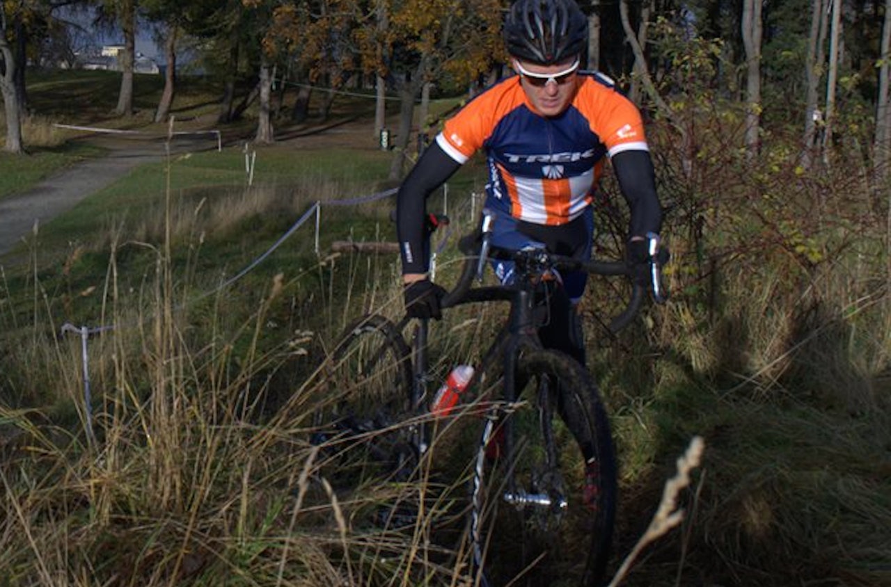 NY SYKKEL: Henrik Hollingsæter Kippernes sykler nå for Trek og Foss Sport, og deburterte i kross med splitter ny sykkel, som han gir mye av æren for suksessen. Foto: Peter Andreas Prydz Gørbitz NY SYKKEL: Henrik Hollingsæter Kippernes sykler nå for Trek og Foss Sport, og deburterte i kross med splitter ny sykkel, som han gir mye av æren for suksessen. Foto: Peter Andreas Prydz Gørbitz