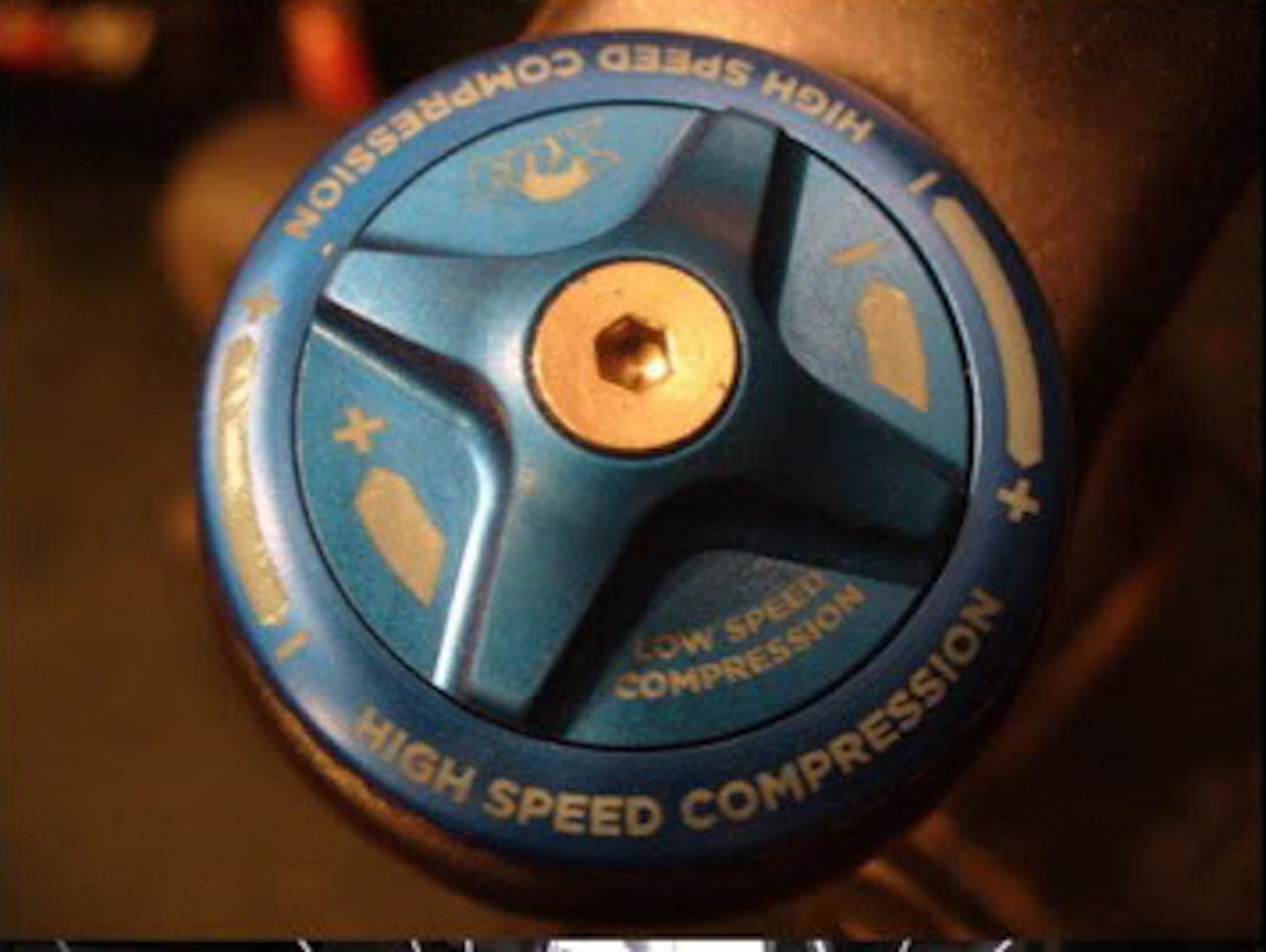 LANG TALAS:  180 mm justerbar vandring  er en spennende utvikling fra Fox. LANG TALAS:  180 mm justerbar vandring  er en spennende utvikling fra Fox.