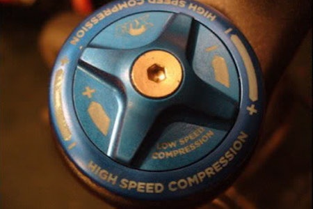 LANG TALAS:  180 mm justerbar vandring  er en spennende utvikling fra Fox. LANG TALAS:  180 mm justerbar vandring  er en spennende utvikling fra Fox.