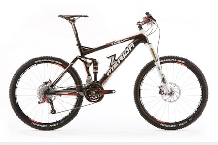 Ny standard: Med en rammevekt på godt under to kilo (uten demper) setter Merida en  ny standard for sporty stisykler.  Ny standard: Med en rammevekt på godt under to kilo (uten demper) setter Merida en  ny standard for sporty stisykler.