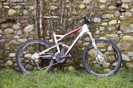 SPALTET PERSONLIGHET: Cannondale omtaler Jekyll-serien med et nytt kategorinavn: OverMountain-sykler. Med en bryter på styret velger du mellom 90 eller 150 mm vandring. test cannondale jekyll 2012