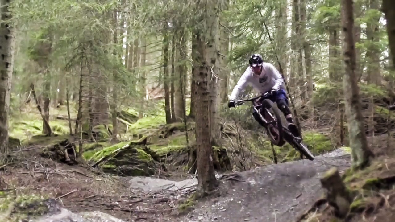 DEN GYLNE MIDDELVEI: Det meste er nytt på 27,5-sykkelen Scott Genius LT. DEN GYLNE MIDDELVEI: Det meste er nytt på 27,5-sykkelen Scott Genius LT.