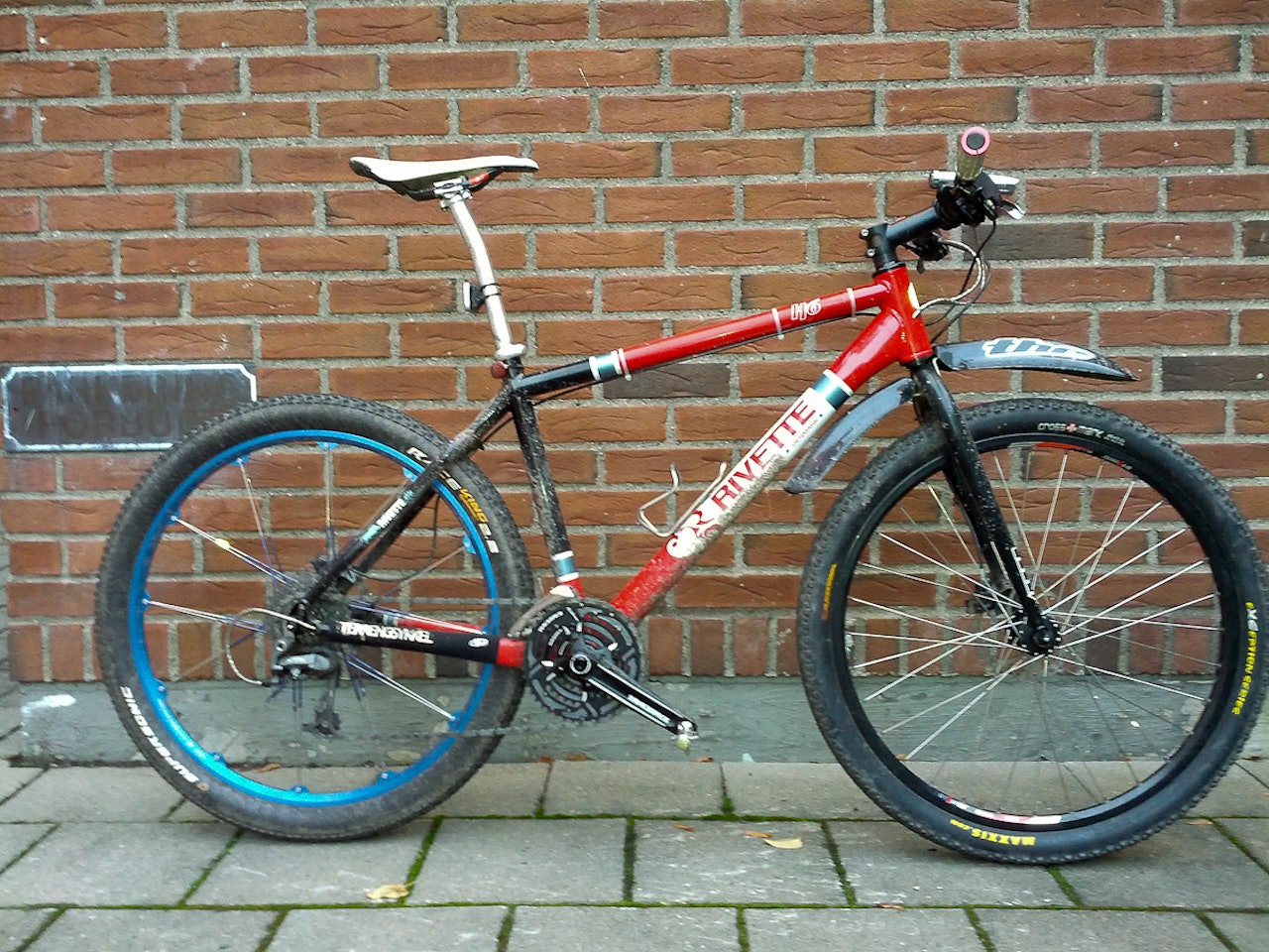 SPORTY: Terrengsykkelredaktørens vintersykkel går løs på 5. vinteren. Mer sporty en praktisk. SPORTY: Terrengsykkelredaktørens vintersykkel går løs på 5. vinteren. Mer sporty en praktisk.