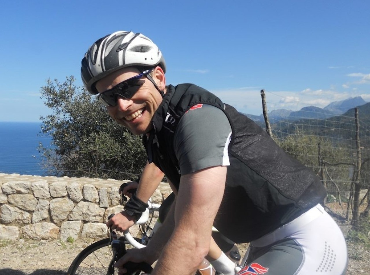 LEKEN SJEF:- Alle voksne må ha en sandkasse. For meg er det sykling og langrenn, uten dem er jeg mindre enn halv, sier Eddy Knudsen Storsæter. Foto: Privat LEKEN SJEF:- Alle voksne må ha en sandkasse. For meg er det sykling og langrenn, uten dem er jeg mindre enn halv, sier Eddy Knudsen Storsæter. Foto: Privat