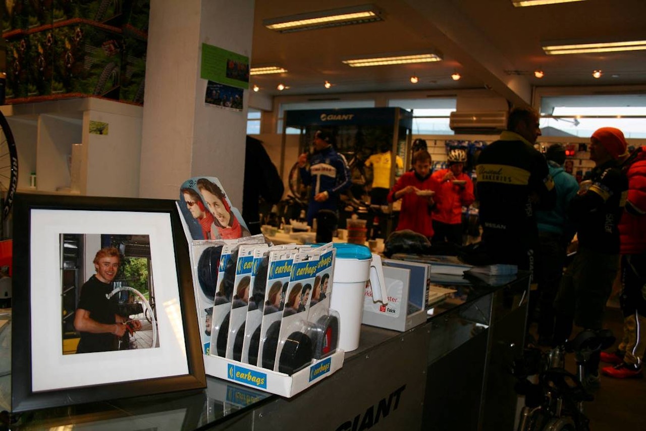 Martin Bratland blei bare 30 år. I helga var det igjen tid for å minnes Martin med den tradisjonelle trilleturen, etterfulgt av jovial skravling og suppespising. Martin Bratland blei bare 30 år. I helga var det igjen tid for å minnes Martin med den tradisjonelle trilleturen, etterfulgt av jovial skravling og suppespising.