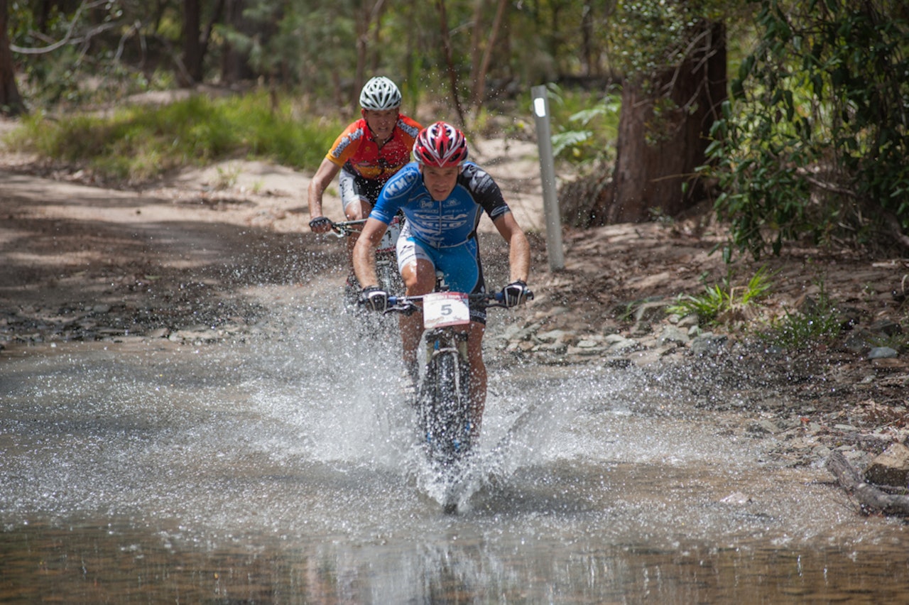 I TET: Greg Saw beholder sammenlagtledelsen i Crocodile Trophy etter 4 etapper, okseangrep til tross. Foto: Kenneth Lorentsen I TET: Greg Saw beholder sammenlagtledelsen i Crocodile Trophy etter 4 etapper, okseangrep til tross. Foto: Kenneth Lorentsen